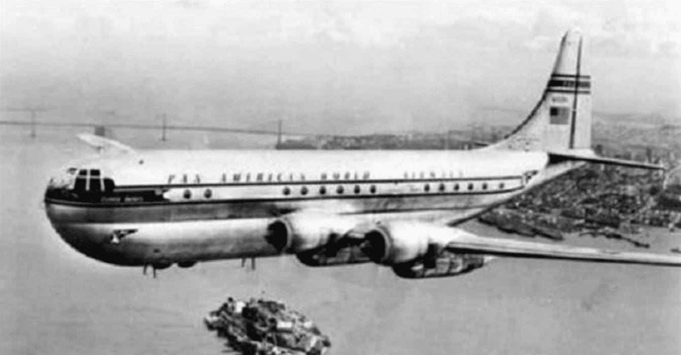 原创飞机失踪35年重现世界50名乘客容貌未改穿越时空终是闹剧一场