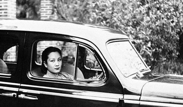 她是我国首位女博士一条街以她命名外孙女是有名的明星