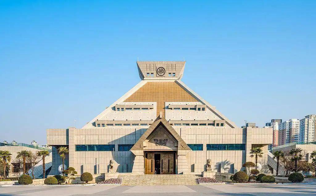 原创挖井挖出河南博物院千年大墓出土怪人为何无人能识