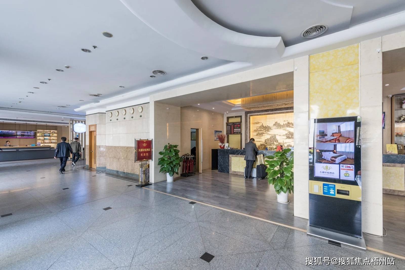 南京江苏商厦联合办公租120人工位精装修交通便利可注册