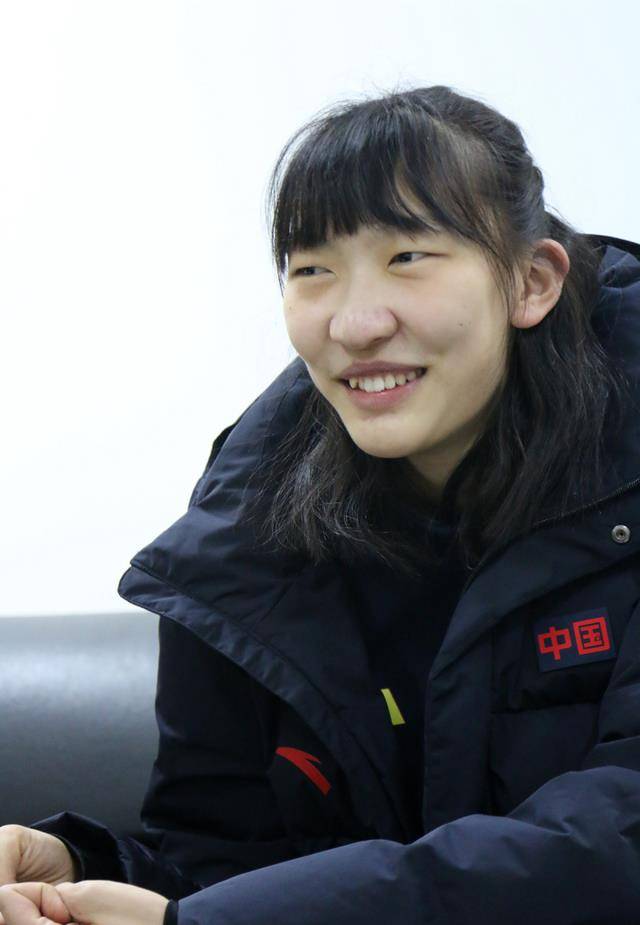 韩旭带爸爸去看自己的新房子,没有想到爸爸这么高,真是孝顺孩子_父亲