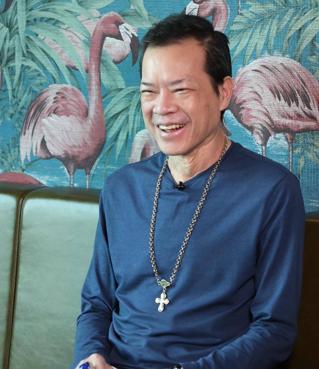 洪朝丰与富婆生活10年无果分手后高调出柜后又攀上宝咏琴