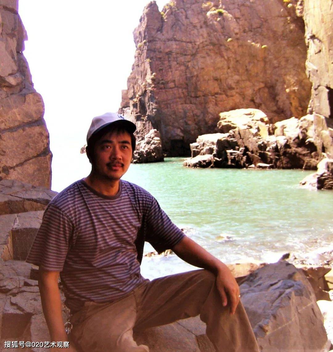 潘丰泉画家自画像及照片里的神情