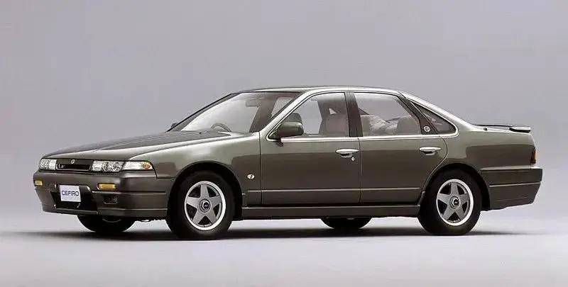 cefiro风度车系起源于1988年,第一代a31车型是一款基于laurel(桂冠)