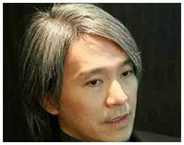 周星驰曝与赵丽娜李佳悦合影邀请合作新作神秘转世