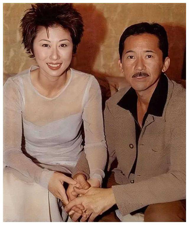 叶倩文大14岁嫁林子祥不道德上位婚后分居孩子何处
