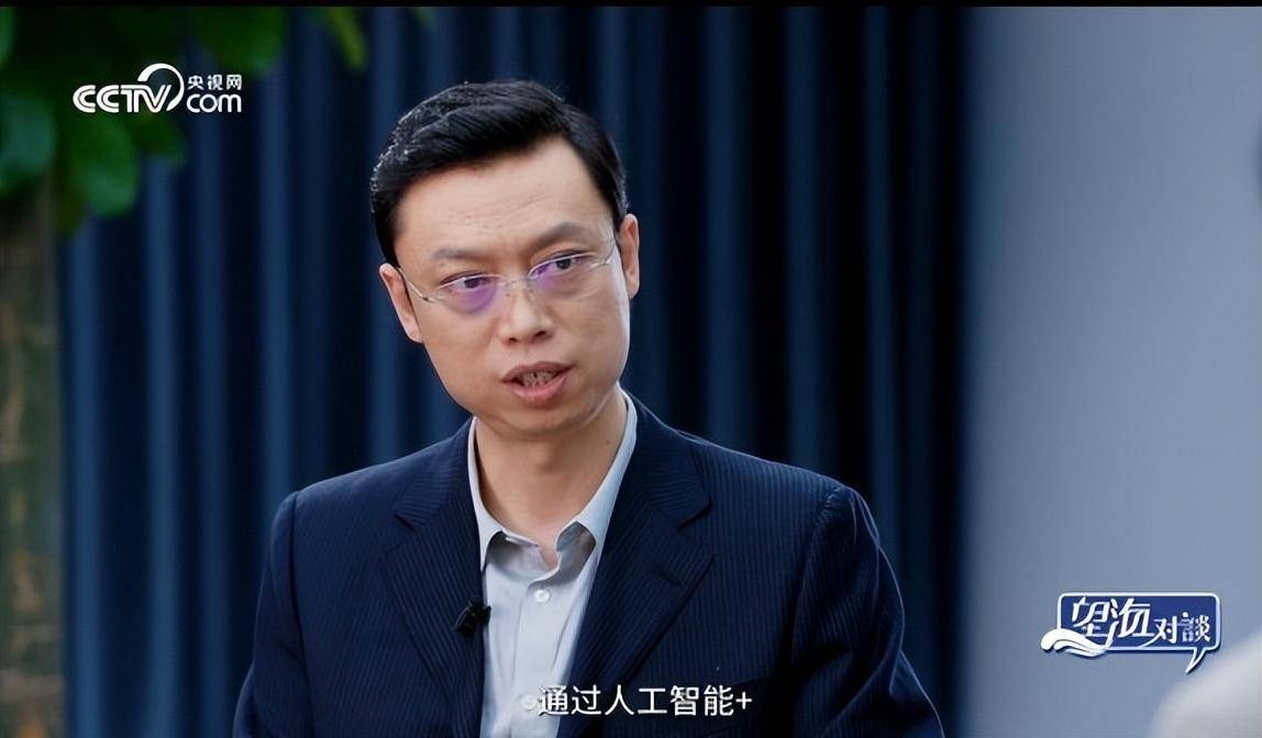 沟通会现场,张鹏还对智谱ai公司的自主研发技术表达了一个亲身实践者