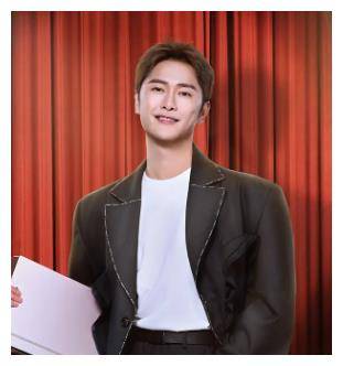 当他们到《新龙门客栈》剧组时,几位有才华的演员配合导演的要求演了