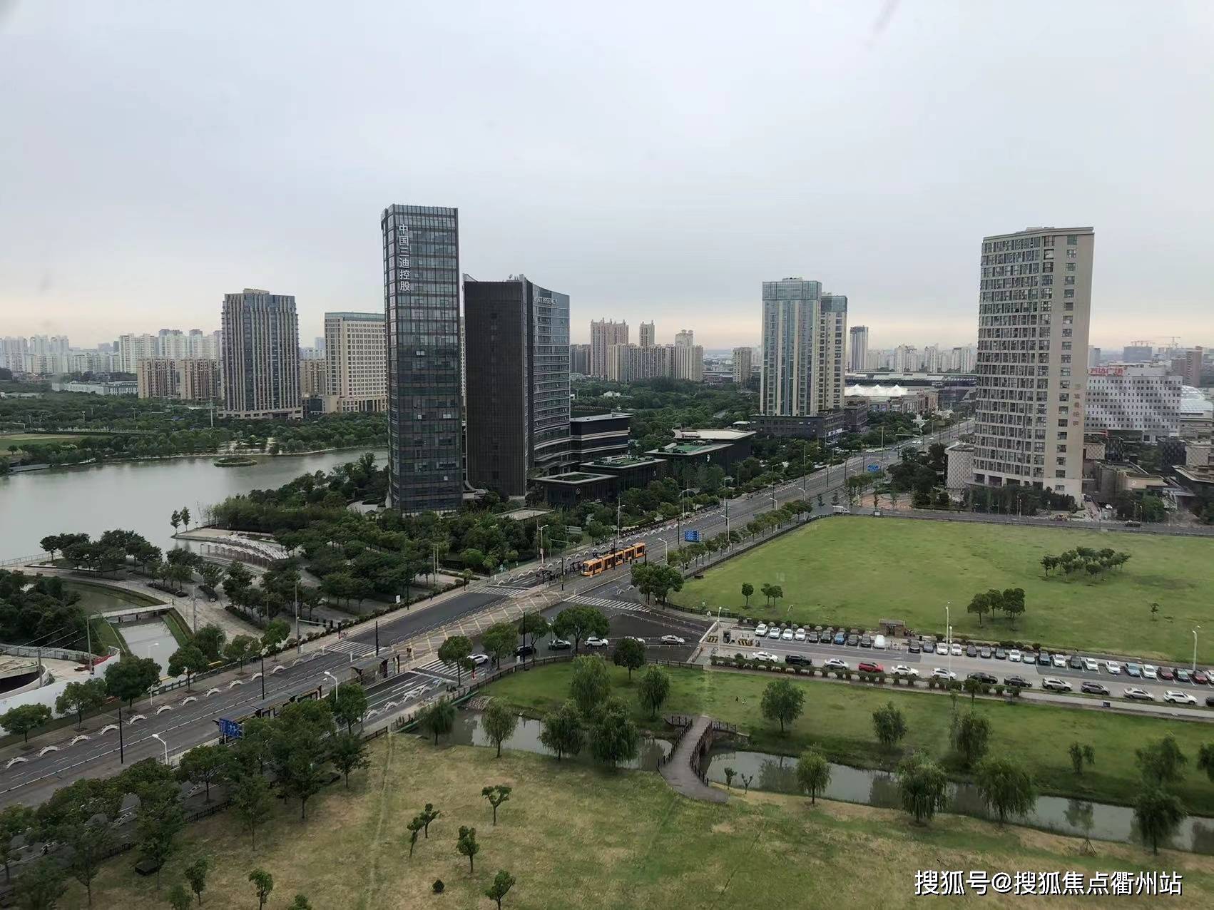 三迪曼哈顿松江万达旁上海三迪曼哈顿45米挑高公寓房价实时更新