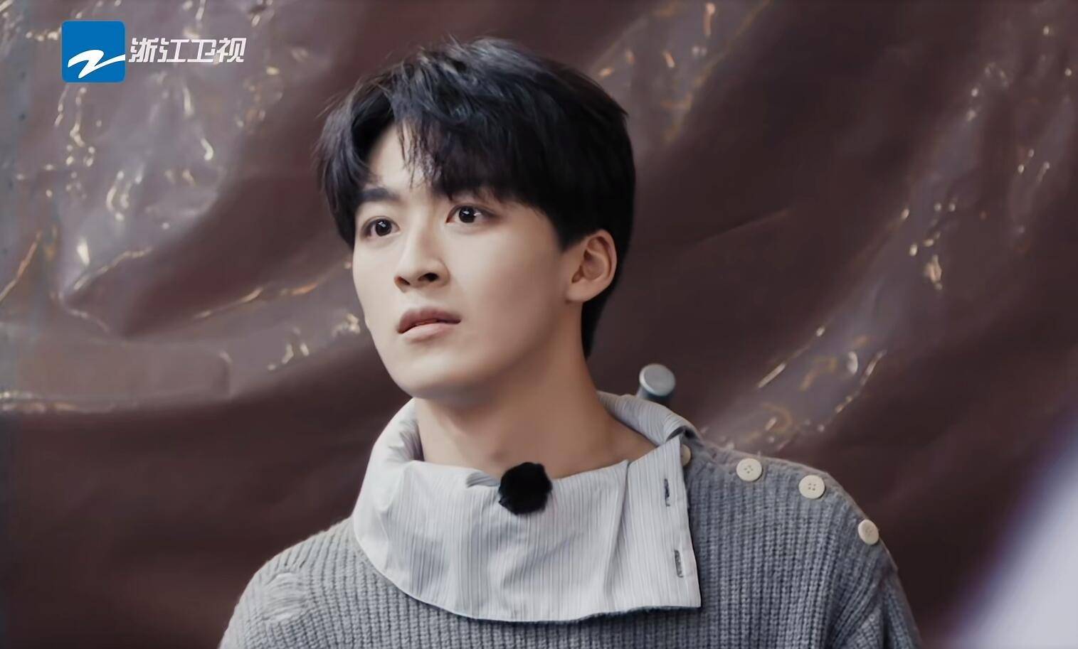 要是没有纪凌尘事件的话,那何洛洛也是必定会被骂的.