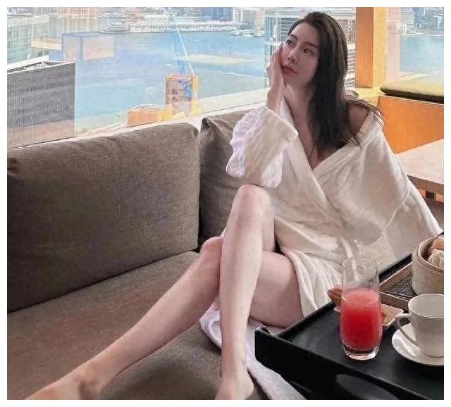 亚洲娱乐圈的璀璨明星揭秘克拉拉38岁生活健康的倡导者