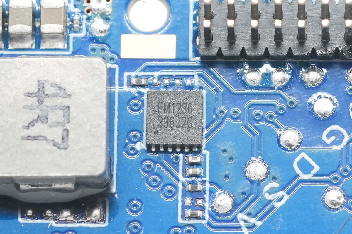 支持iphone1515w无线充小米磁吸充电宝2拆解