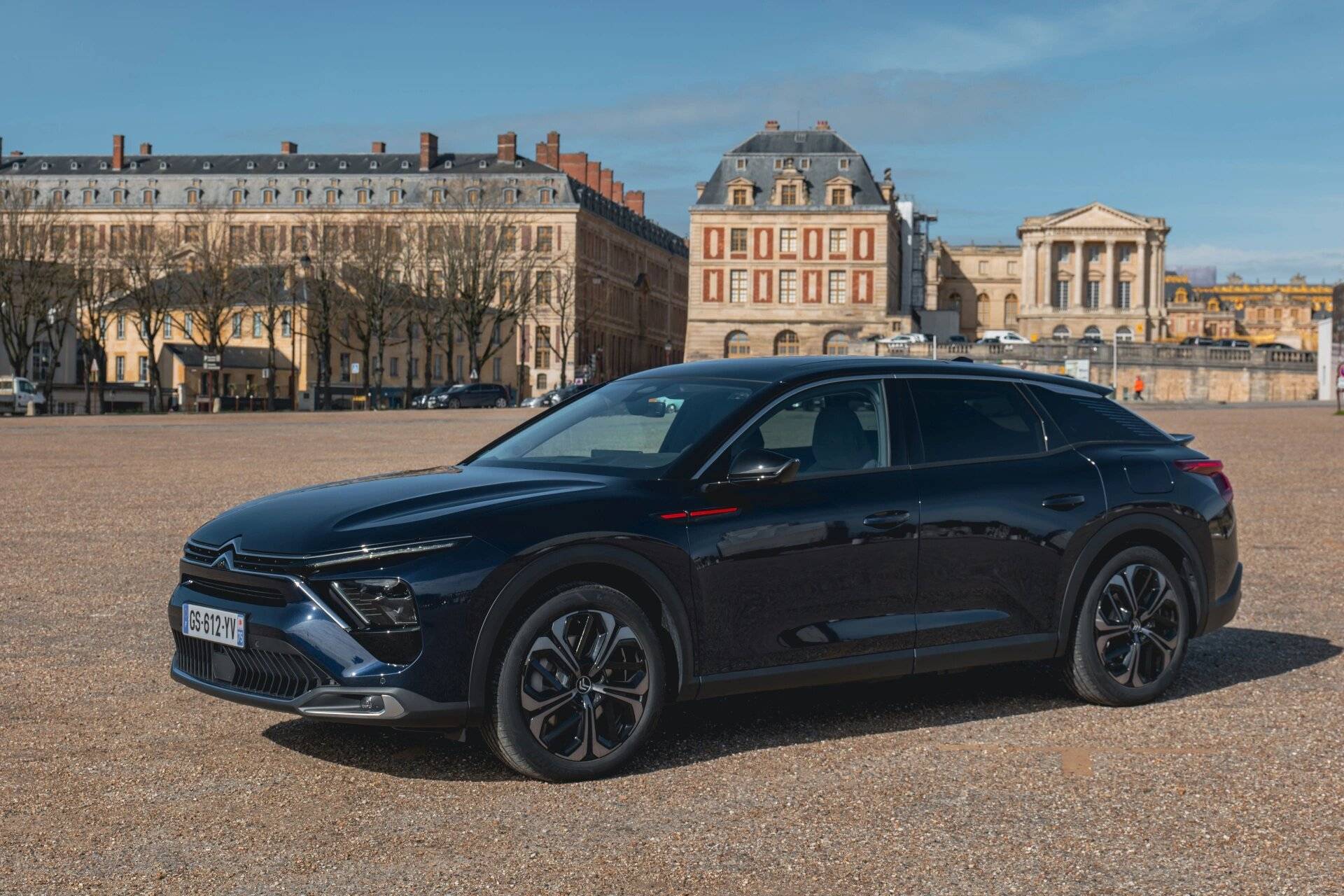 旅行车家族又添新成员,2024款凡尔赛c5 x将4月1日上市_的设计_配置