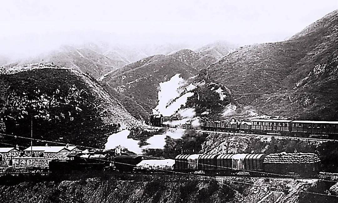 詹天佑铁路专家被誉为中国铁路之父培养了大批铁路专家