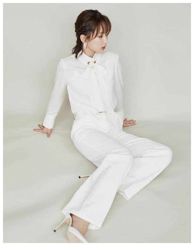 杨紫微丰身材,礼裙魅力超然颜值清纯依旧闪耀