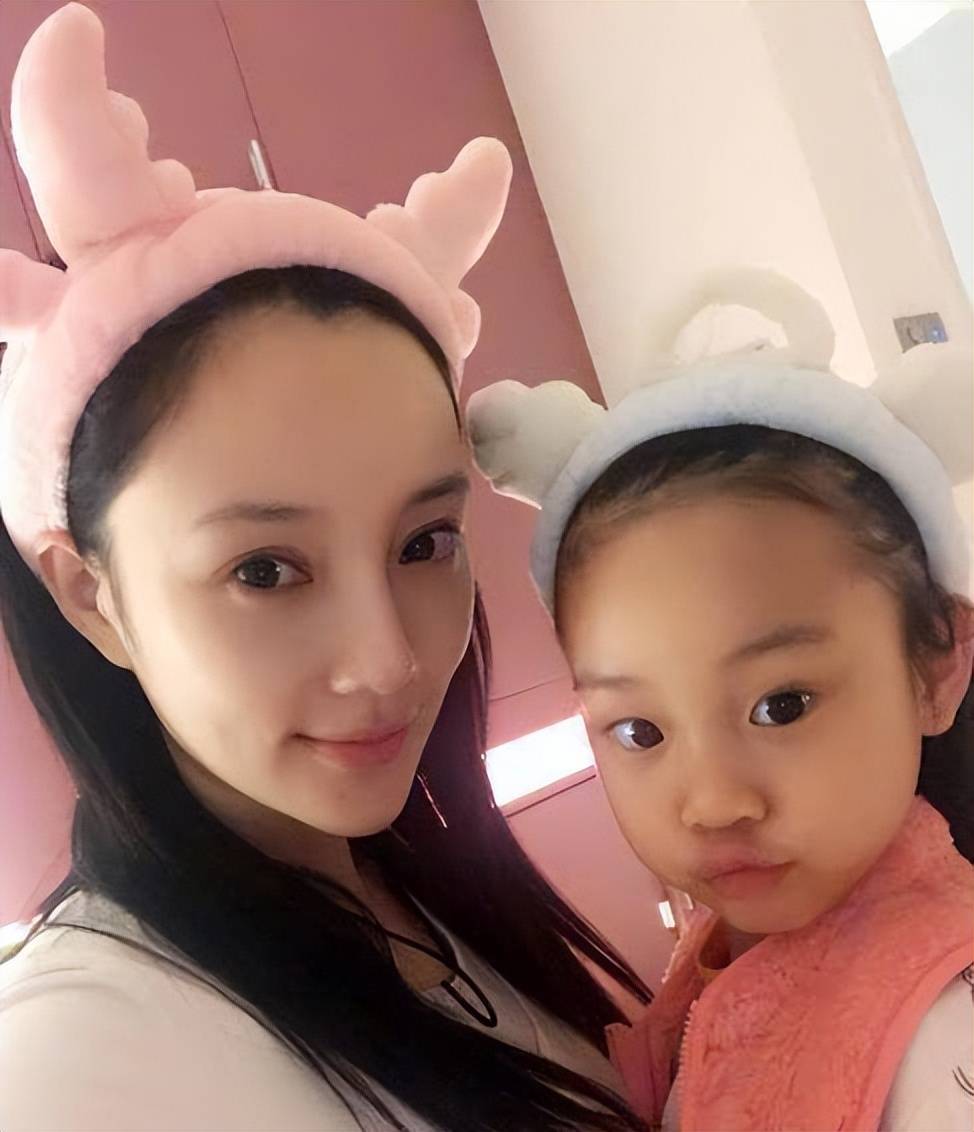 贾乃亮与李小璐关系破冰女儿甜馨起关键作用网友劝赶紧复婚