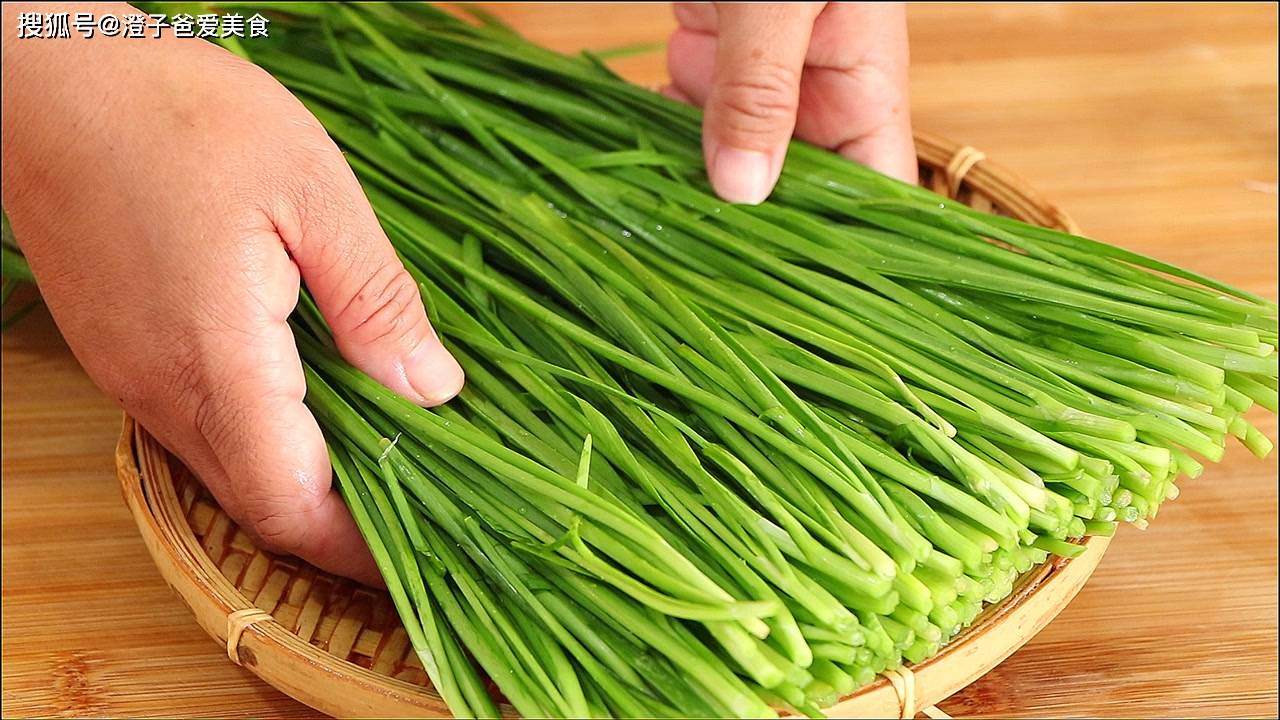 男人养肝强壮,女人养肝漂亮,建议多吃2样"养肝菜",排出毒素,一身轻松_