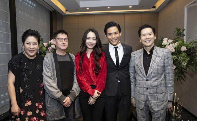 这次风波不是向太"陈岚",而是作家"陈岚".大家搞清楚了哦!