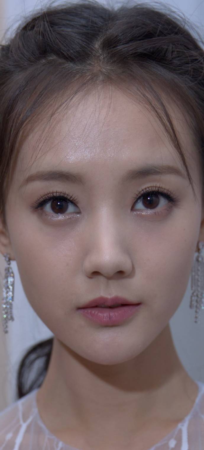 最后,我想说:敢于素颜高清怼脸的李一桐,用她的自信和真实,成为了娱乐