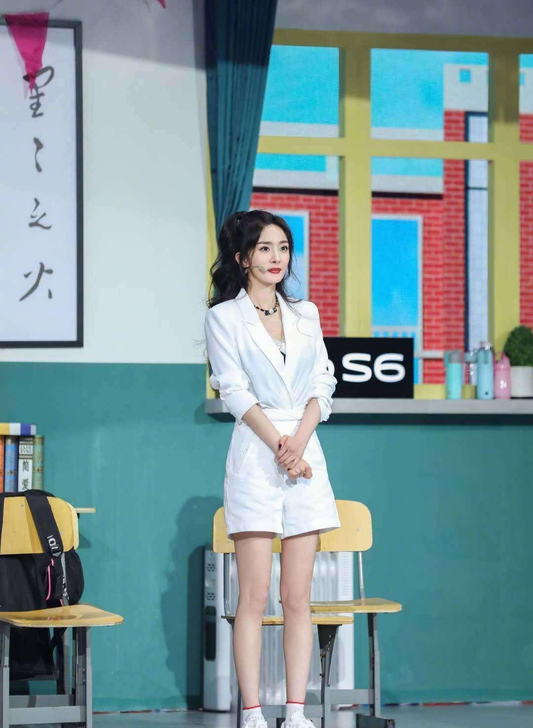 原创杨幂衣品真的好短裤和短裙穿搭都能轻松驾驭演绎出专属时尚美