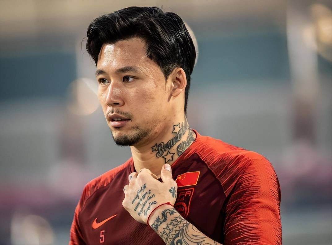 纹身,看看阿根廷的队长梅西全身上下都有梅西,还有曾经瑞典的队员伊布