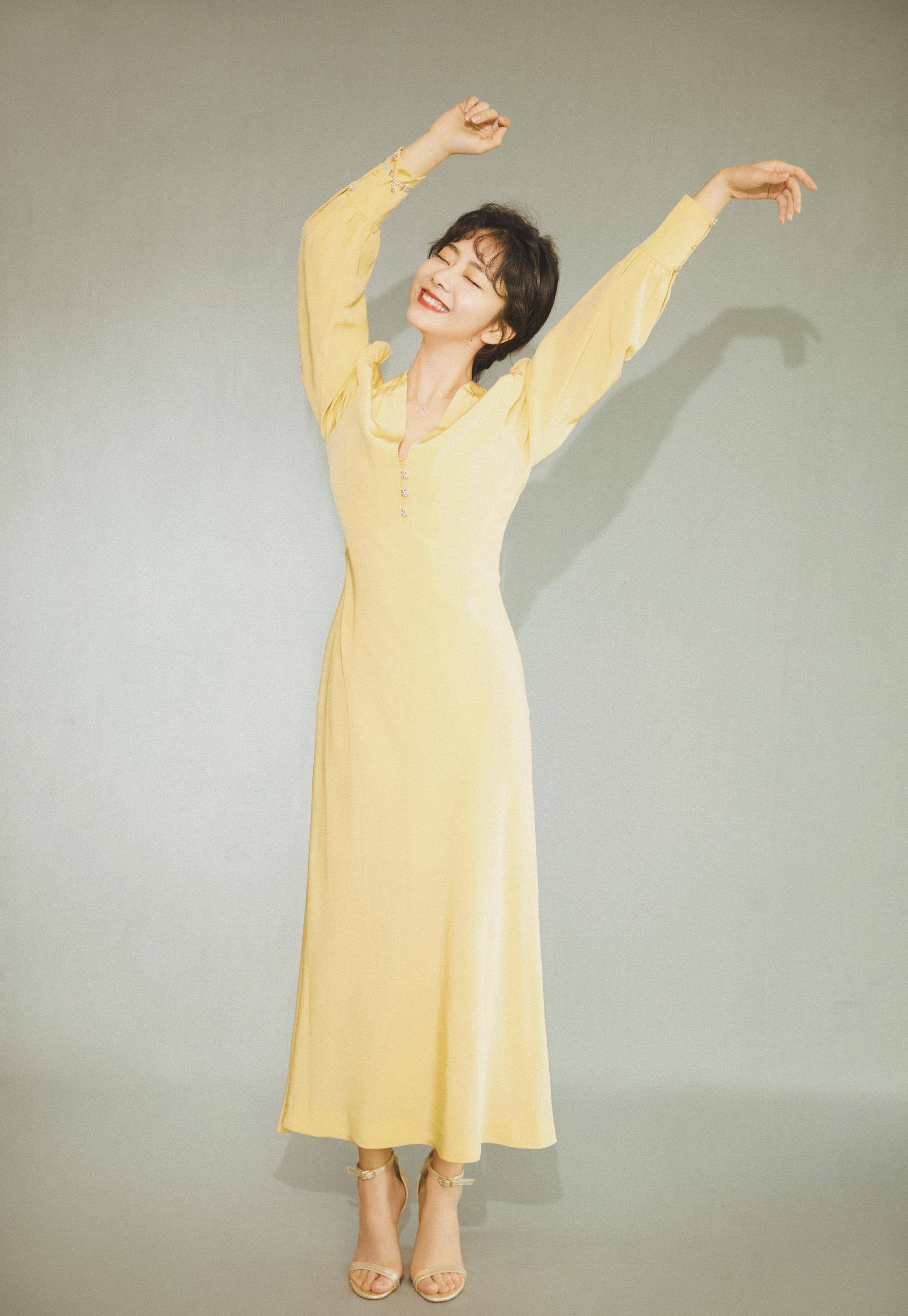 谭松韵真会装美苹果头空气刘海俏皮可爱完全看不出快30岁