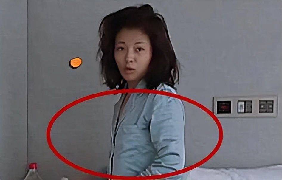 与那些精心修图的自拍照不同,这组照片完完全全展现了一个真实的刘涛.