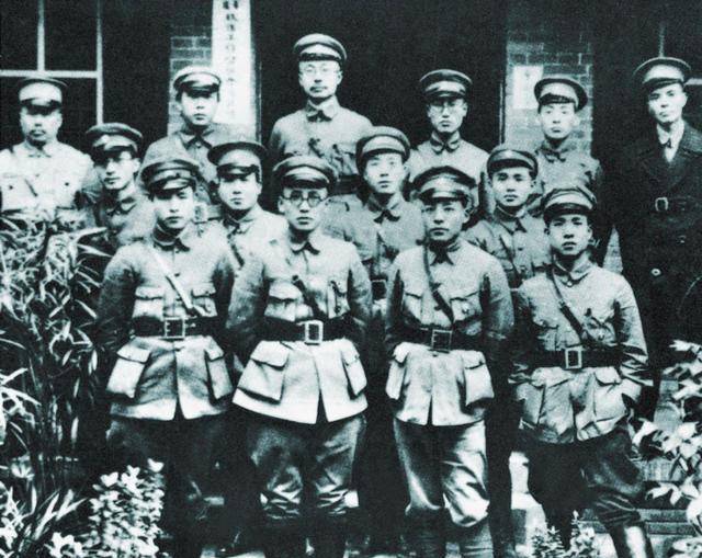 就在余天云消沉的时候,他的妻子在杀了藏民的一头牛,遭到张枪杀,使得