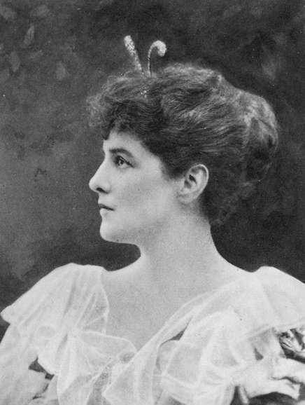 她的情夫是英王,儿子是英国首相,两次再婚丈夫都和儿子差不多大_珍妮