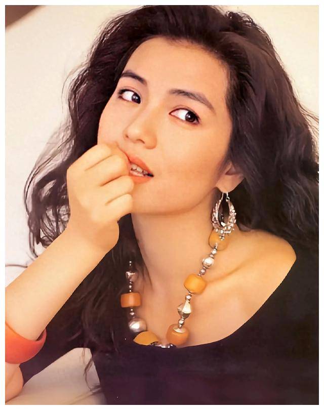 **八十年代,"最时尚港姐"钟楚红,闪