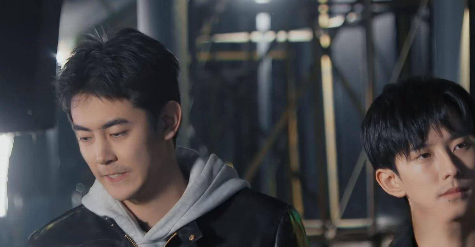 紧接着,纪凌尘又在节目中吐槽了.