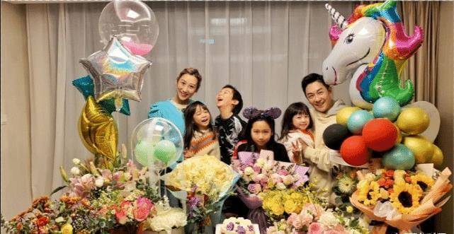 原创陈浩民4个孩子近照儿子帅女儿美一家六口共用一张脸颜值超高