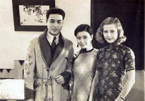 男子靠绯闻走红后,妻子闭门不理,他来到公园静坐许久,选择自缢_黎铿