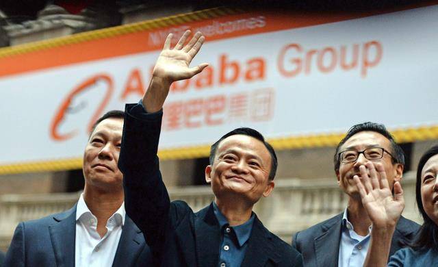 2020年10月,第二届上海外滩金融峰会拉开序幕,马云作为知名的成功企业