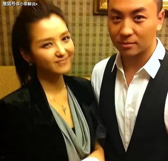 原创和何洁离婚7年赫子铭宣布结婚脱单现任妻子露面温柔声音甜美