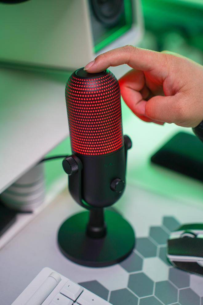 雷蛇魔音海妖v3幻彩版:游戏直播新宠,rgb灯光秀引领潮流_麦克风_用户