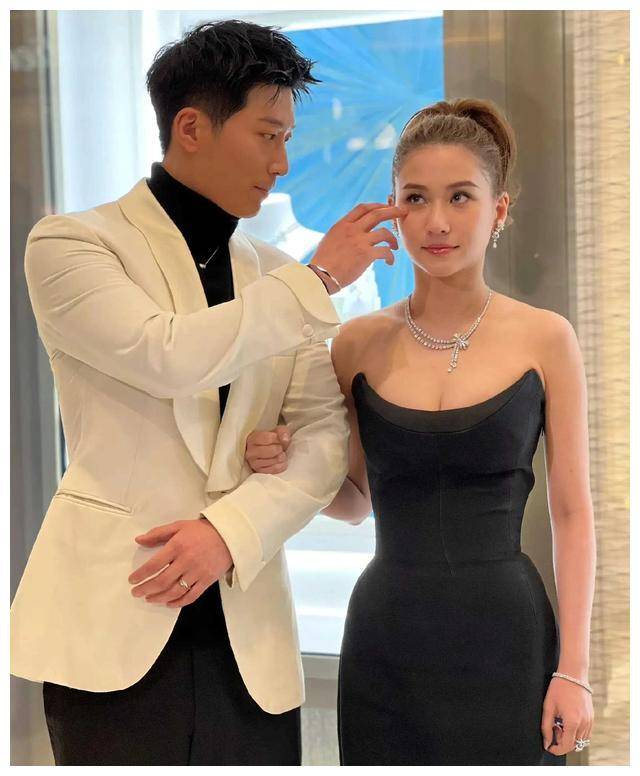 原创窦骁与何超莲澄清破裂传闻眼神拉丝引发热议真相曝光