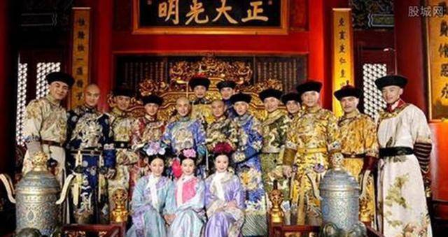 大清亡后爱新觉罗家族全部改姓,后人都以姓氏为荣,定期祭拜祖先_皇室