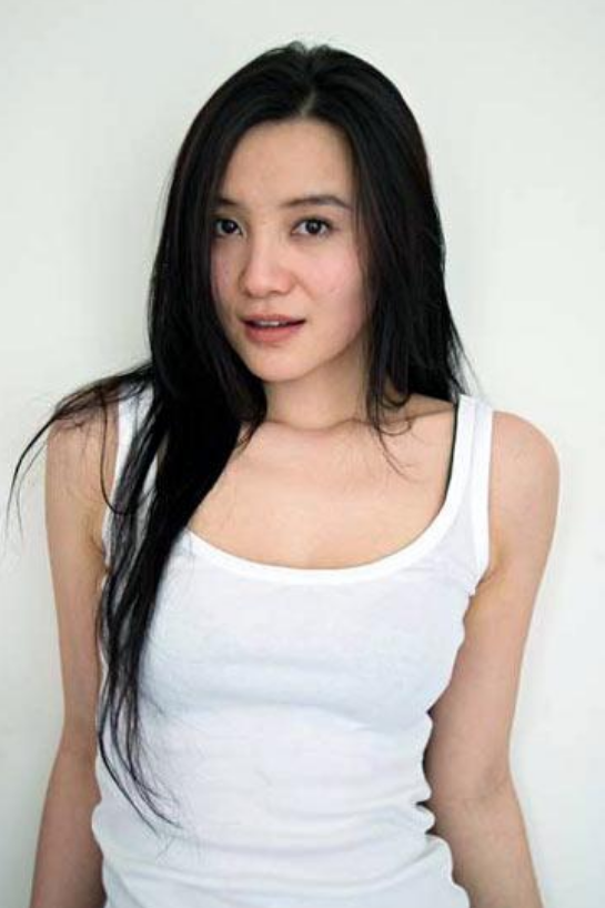 靠吊带走红与5婚导演在一起但如今的宋佳证实李连杰没说错