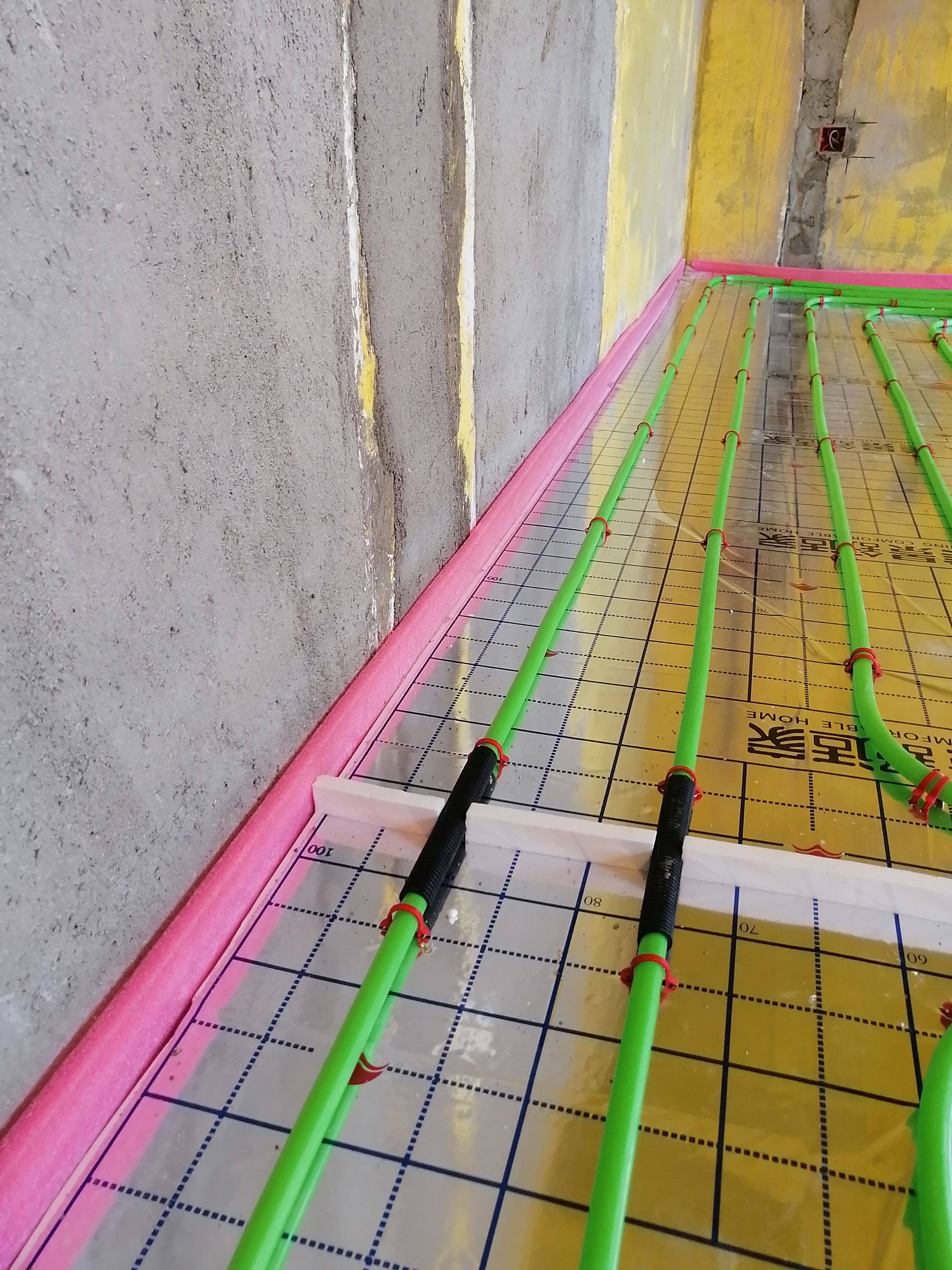 地暖把地砖烤炸了如何防止地砖薄贴开裂