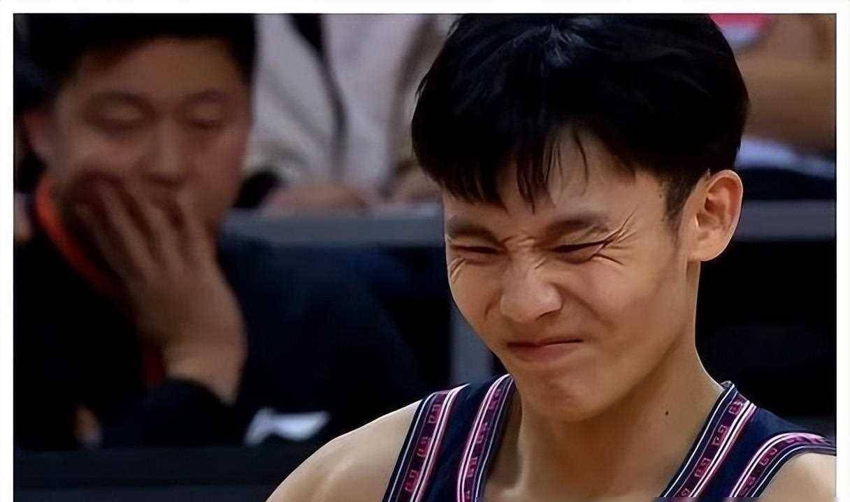 徐杰在25分钟内净输17分皮特森再成恩怨对手赢得比赛笑