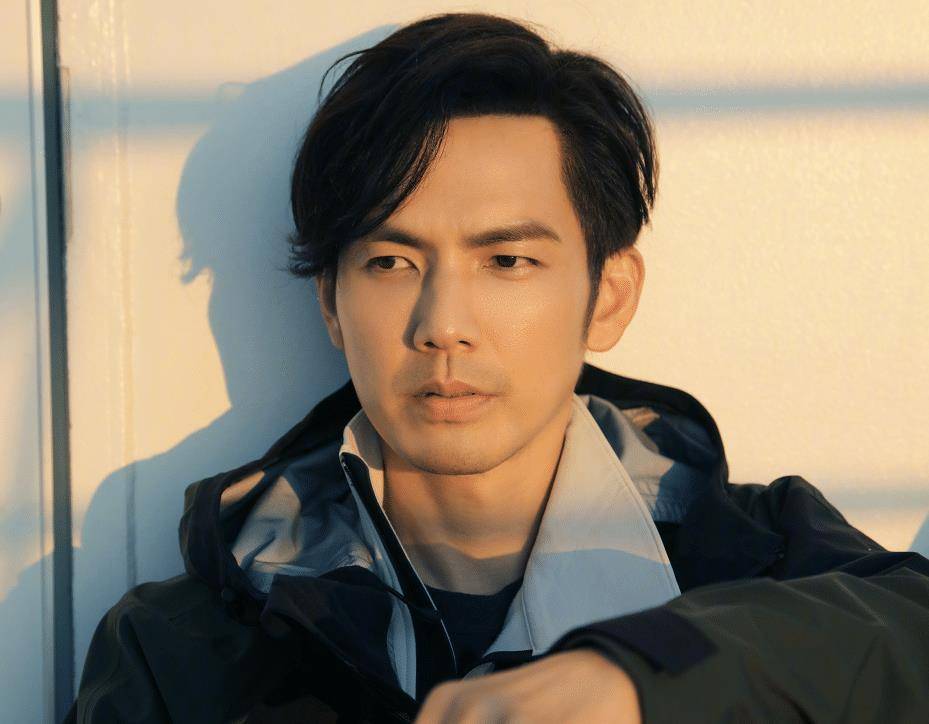 就是街舞》三大人气偶像聚首,第四位队长曝光,得知是谁追了_钟汉良