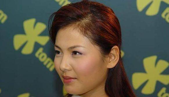 原创刘涛刚出道时的照片长成这般模样和现在相比简直判若两人