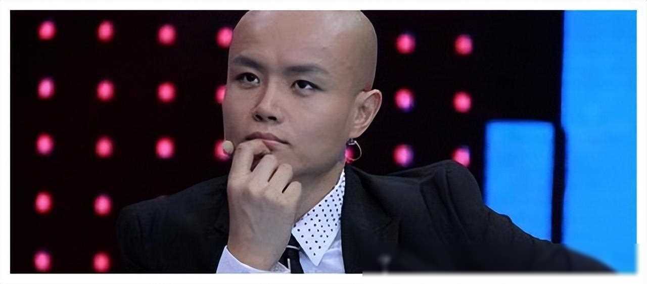 原创乐嘉在美国逛超市被拍斐济矿泉水整箱买网友国内赚钱国外花