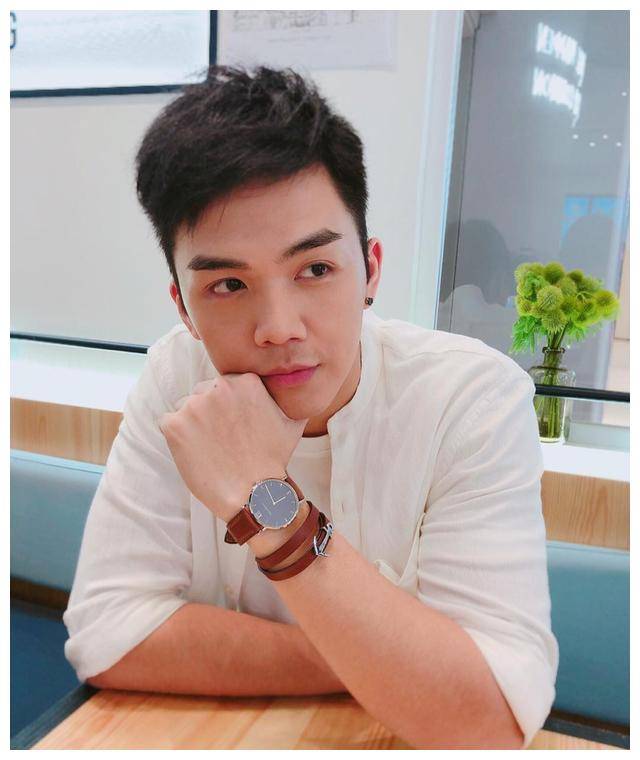 伍富桥,一位来自香港的帅气小鲜肉.