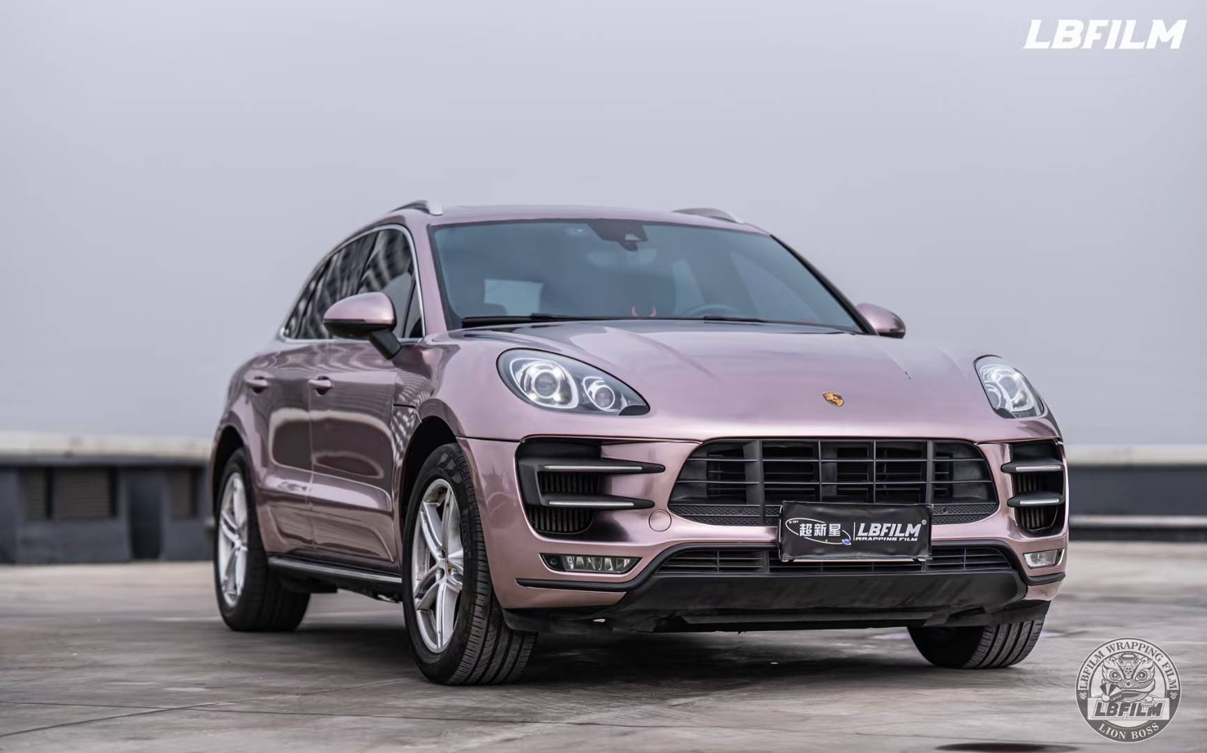 保时捷macan-lb改色膜原厂漆冰莓粉,暗粉嫩的少女感_搜狐汽车_搜狐网