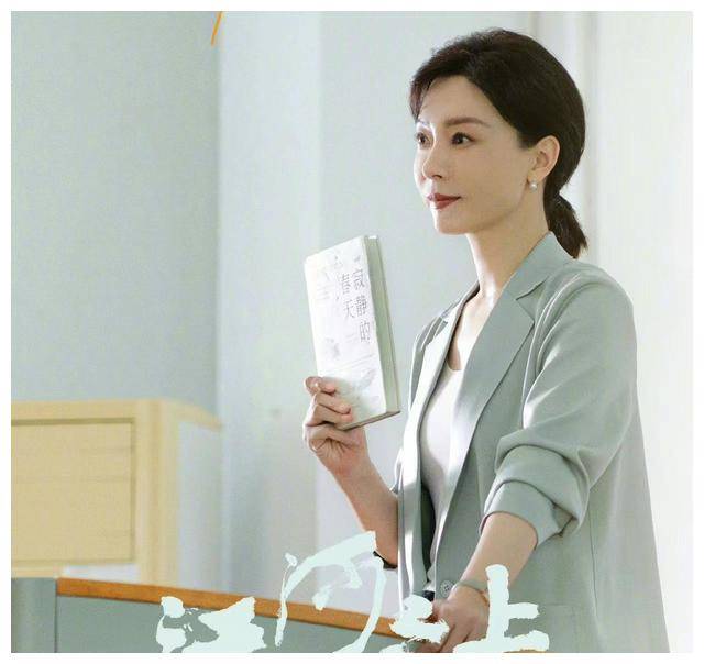 女演员47岁的江河之上陈数展现绝美御姐范惊艳全场