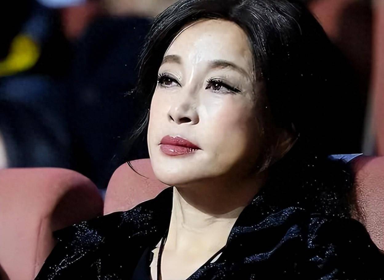 原创71岁的刘晓庆吓坏好多人针打多了真的会起反作用自然老挺好