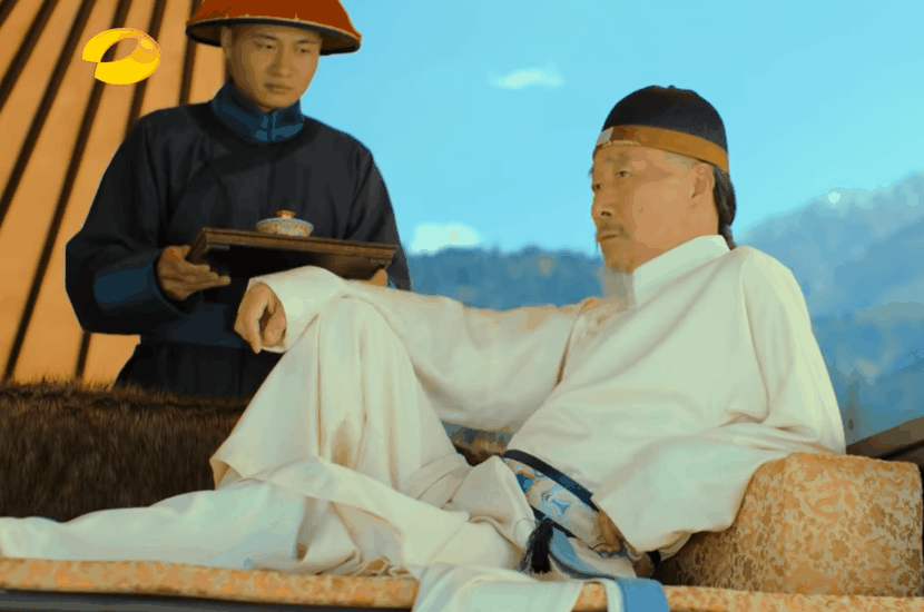 然后当太监送来茶的时候,乾隆先是不动声色,然后突然单手一挥,将茶水