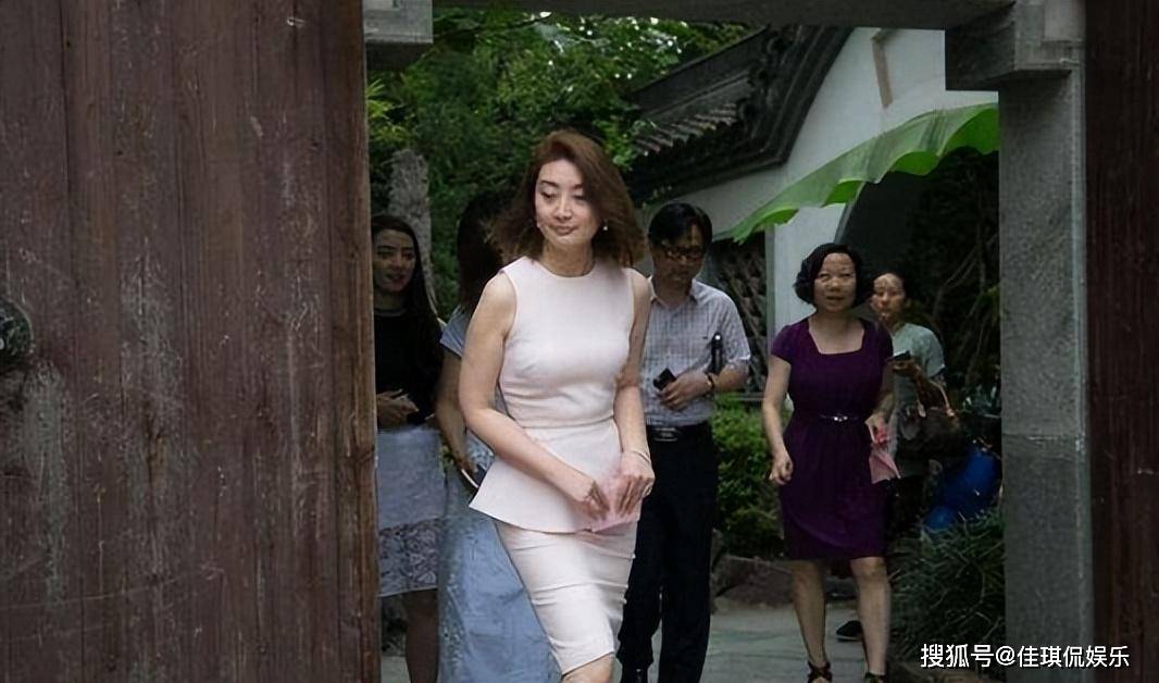 原创章泽天逗宗馥莉进你公司工资咋样宗馥莉逗趣回应笑翻众人